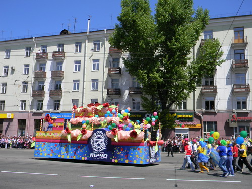 декорирование машины на карнавал